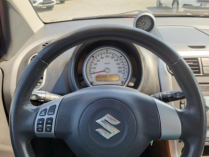 Suzuki Splash 1.2 i 63kW GL/AC - fotka 9 z 39