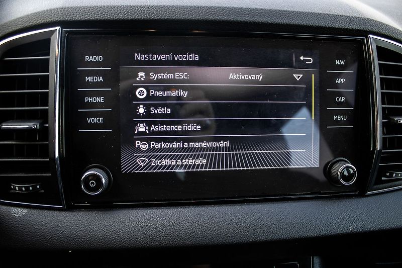 Škoda Karoq 1.0 TSI DSG, tažné - fotka 25 z 38
