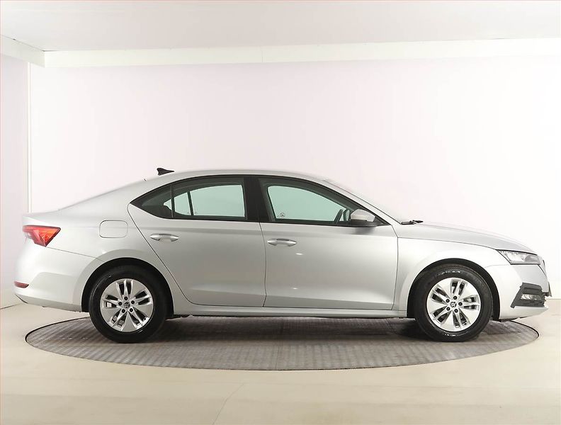 Škoda Octavia (2022) Style 1.0 TSI, Serv.kniha - fotka 6 z 24