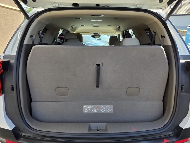 Kia Carnival (2024) 1.6-HEV-AUTOMAT-6+3MÍSTA - fotka 28 z 34