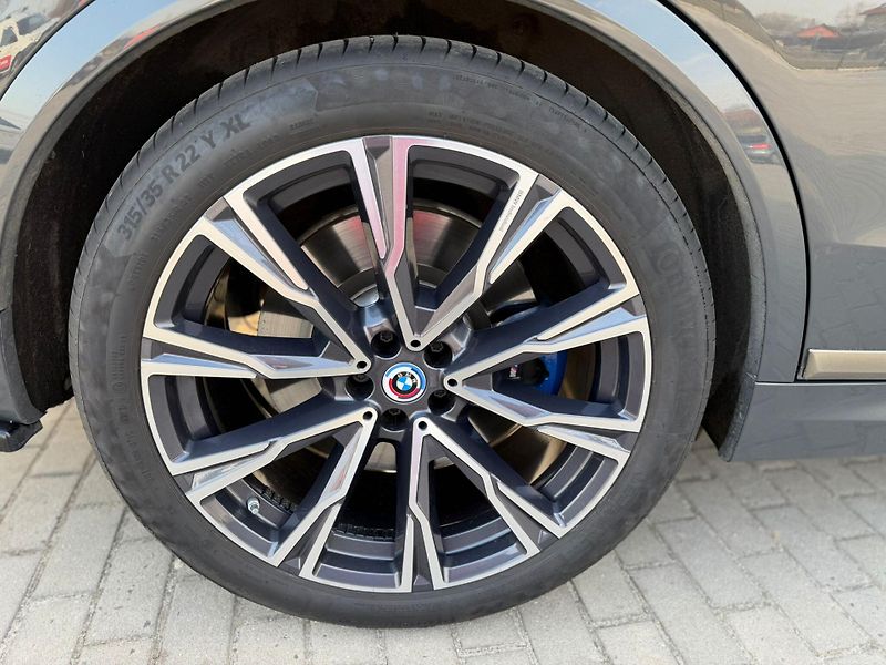 BMW X7 (2022) M50i 390kW - fotka 13 z 19