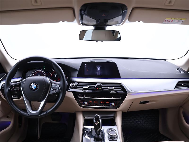 BMW Řada 5 2,0 520d Luxury Line CZ DPH - fotka 27 z 34