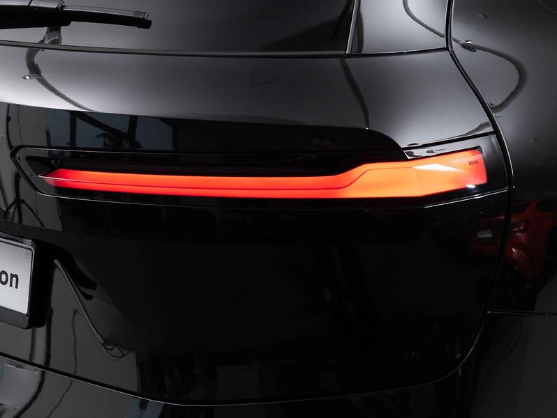BMW iX xDrive40 - fotka 9 z 21