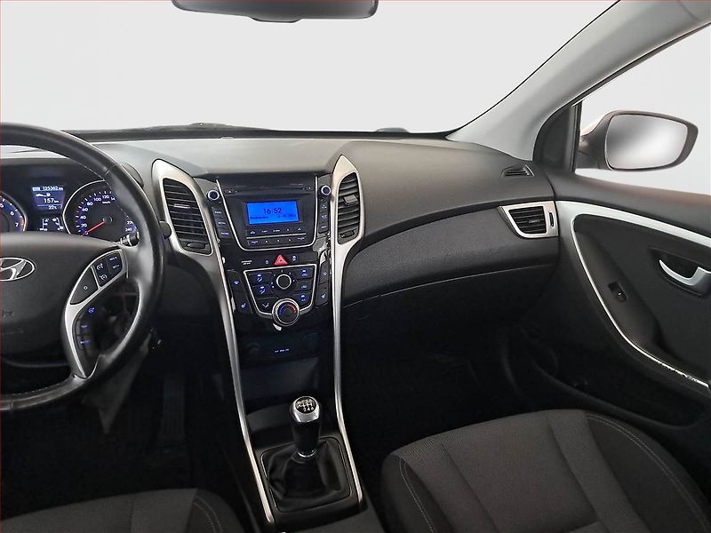 Hyundai i30 (2014) Trikolor 1.6 MPI, Tempomat - fotka 8 z 17