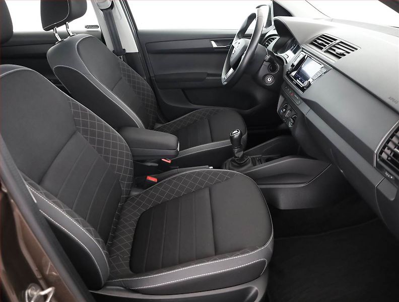 Škoda Fabia (2020) Ambition 1.0 TSI, Tempomat - fotka 7 z 16