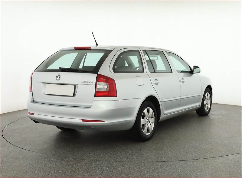 Škoda Octavia (2012) Ambition 1.6 TDI, Tempomat - fotka 5 z 13