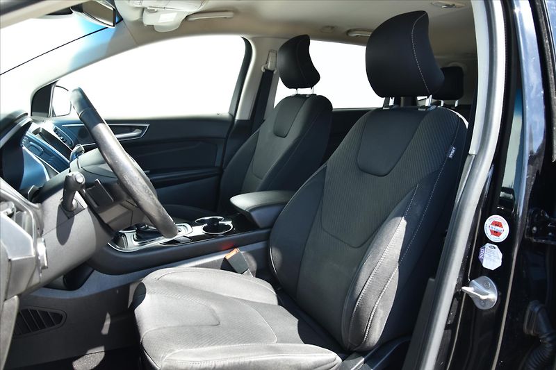 Ford Edge 2.0 TDCI 154kW AWD TITANIUM - fotka 9 z 27