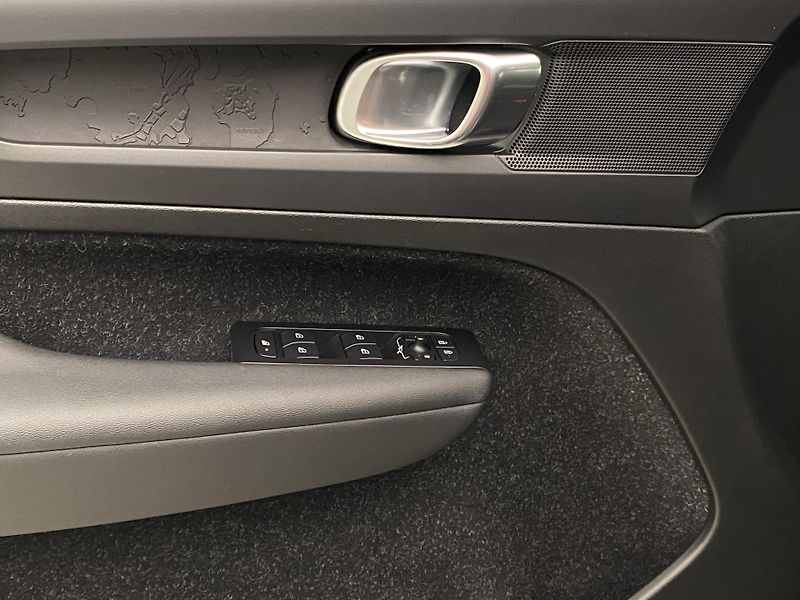 Volvo XC40 T2 KINETIC CZ - fotka 28 z 41