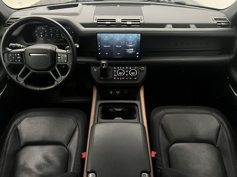Land Rover Defender 110 D300 HSE AUT CZ - fotka 2 z 51