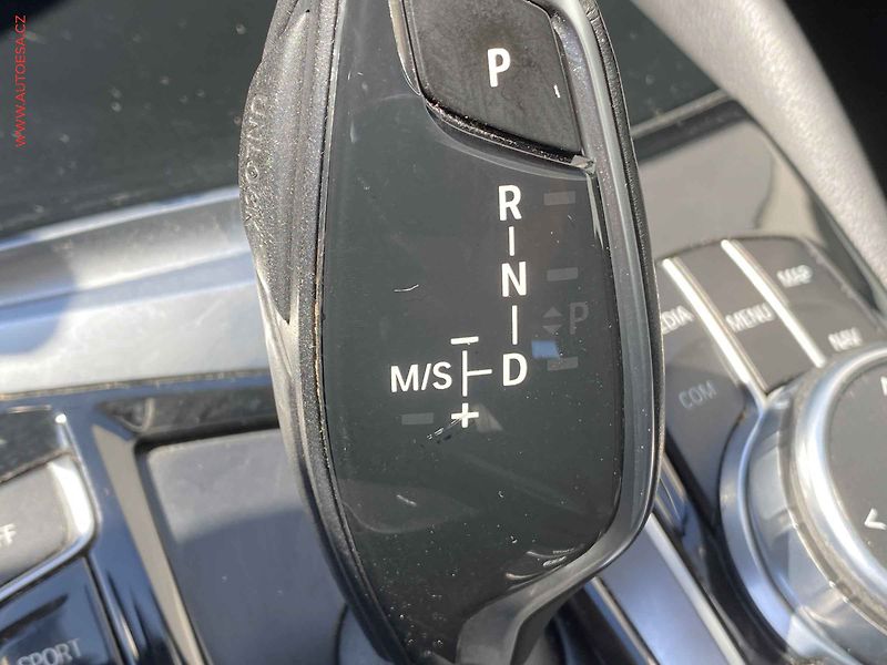 BMW Řada 5 (2017) 3.0D 530d, AT, navi, bixen - fotka 15 z 20