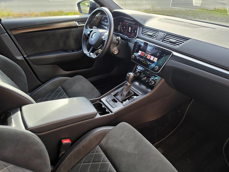 Škoda Superb (2023) Sportline 2,0 TDI 110kW AUT - fotka 9 z 23