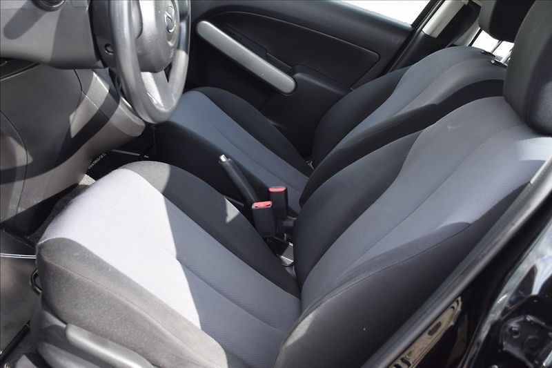 Mazda 2 1,4 i 55KW KLIMA - fotka 19 z 35