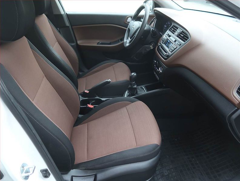 Hyundai i20 (2016) 1.2, Serv.kniha - fotka 9 z 17