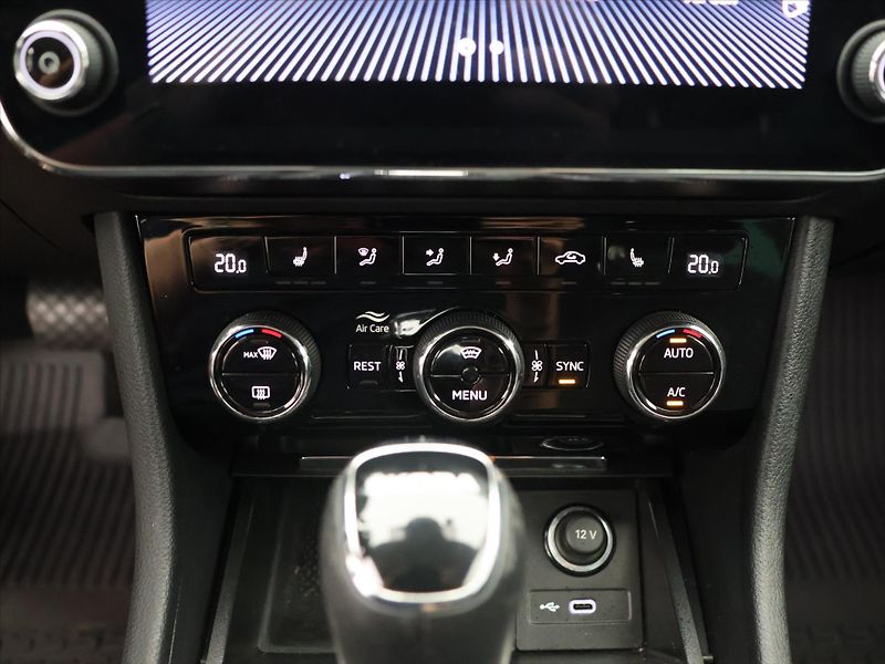 Škoda Superb 1,5 TSI 110kW Style DSG CZ DPH - fotka 23 z 33