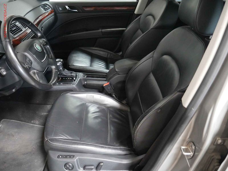 Škoda Superb (2012) 2.0 TDi, Elegance, DSG, kůže - fotka 9 z 22