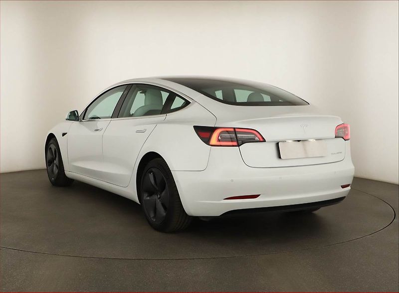 Tesla Model 3 (2020) Long Range 4WD 78kWh, SoH 83% - fotka 4 z 19