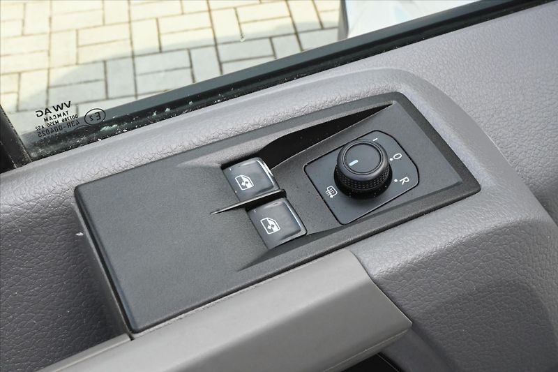 Volkswagen Crafter 2,0 TDI 103 kW L2H2 Záruka až - fotka 24 z 29