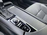Volvo V90 (2019) 2.0 D4 140kW MOMENTUM - náhled 24