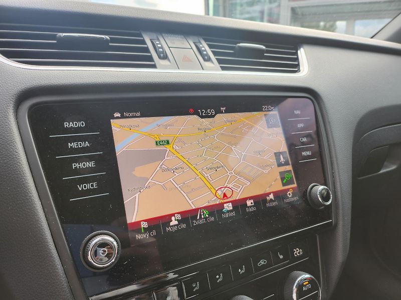 Škoda Octavia RS 2.0 TDI 135kw DSG 4X4 Combi - fotka 14 z 25