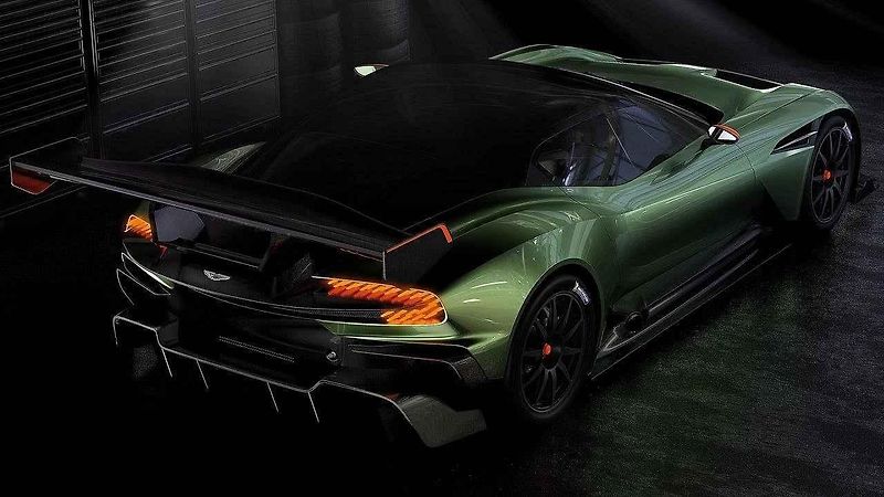 Aston Martin Vulcan homologovaný pro silniční využití.