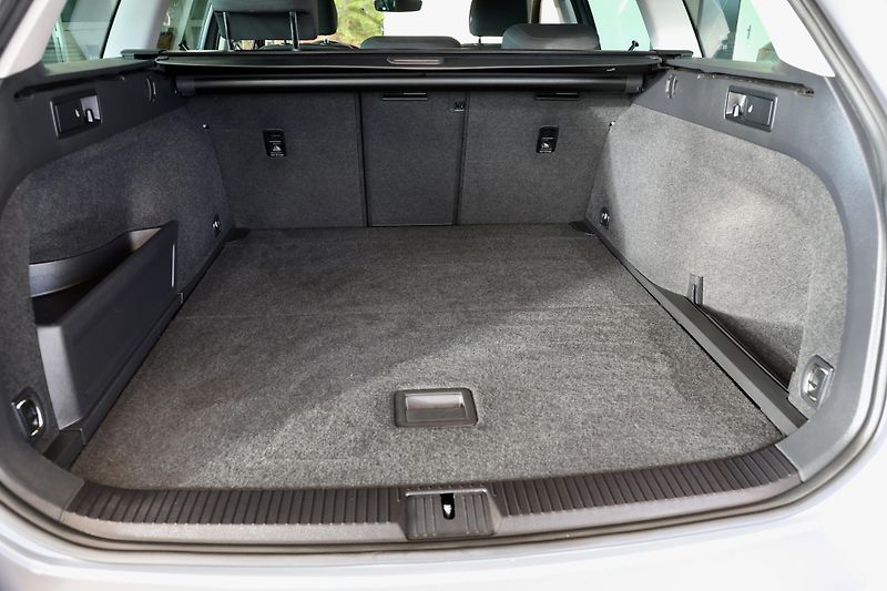 Volkswagen Passat (2024) 2.0TDI DSG Nez.Topení 48000KM - fotka 14 z 25