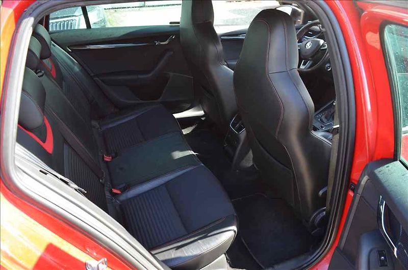 Škoda Octavia (2014) COMBI III.2,0 TDI  RS DSG - fotka 20 z 22