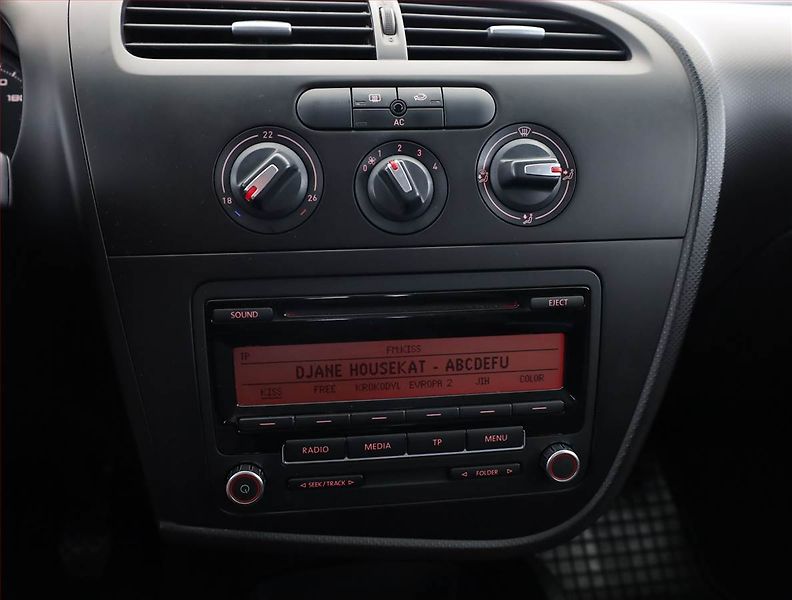 Seat Leon (2010) 1.4 TSI, Serv.kniha, nová STK - fotka 10 z 17