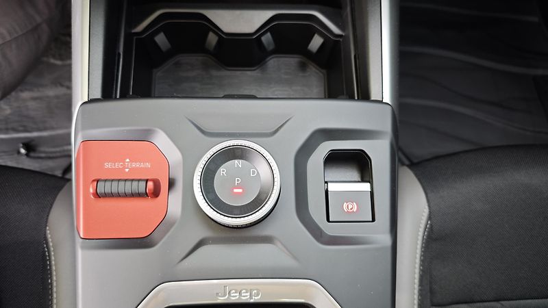 Jeep Compass (2026) Altitude hybrid 145PS automat  - fotka 33 z 42