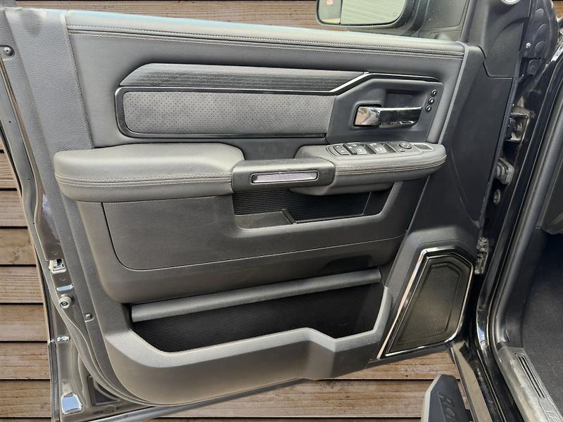 Dodge RAM (2022) +3500+CUMMINS+LIMITED CUSTOM+ - fotka 16 z 26