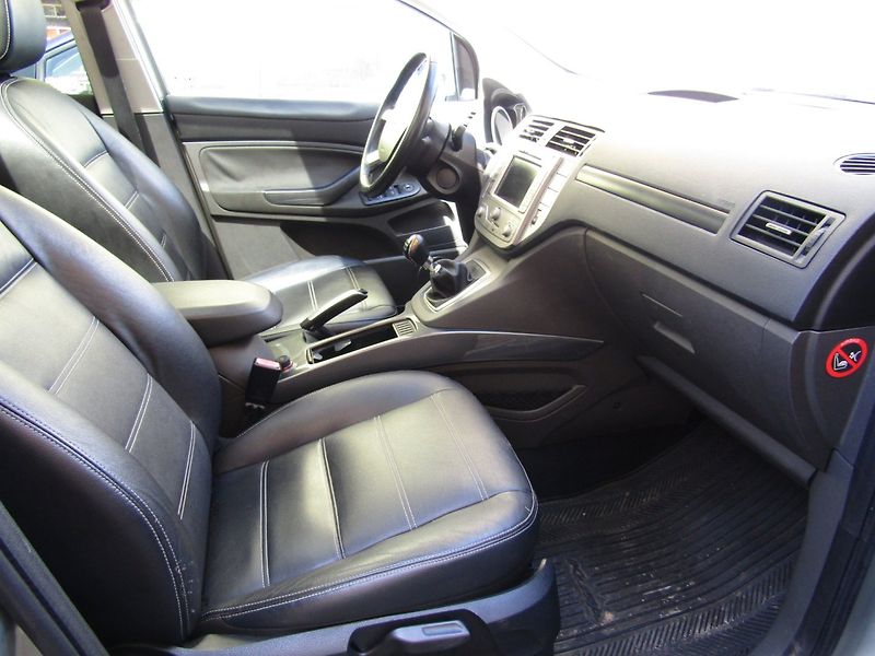 Ford Kuga (2009) 2.0 TDCi 100kW - fotka 26 z 36