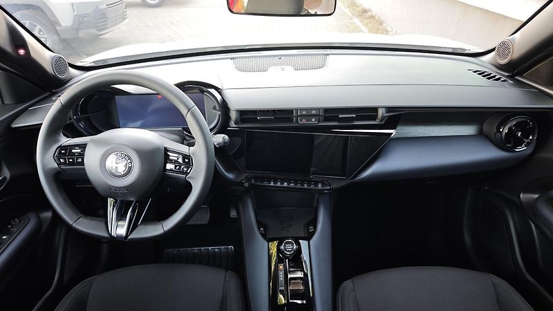 Alfa Romeo Junior (2026)  1,2 T 145 PS automat - fotka 16 z 38