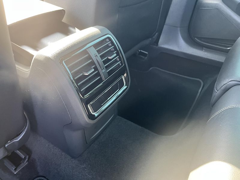 Volkswagen Passat Elegance 2.0 TDI 110 kW DSG Va - fotka 21 z 24
