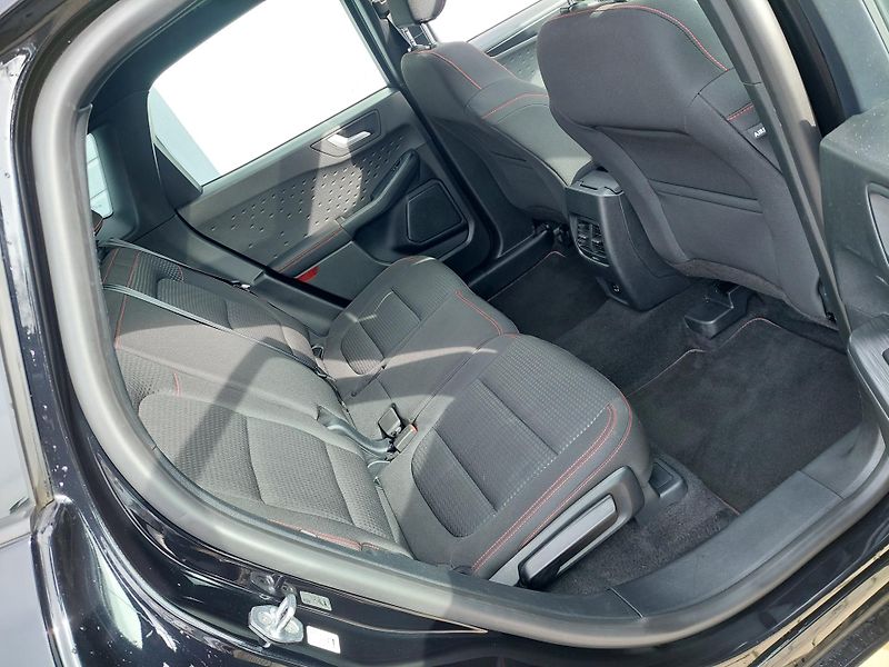 Ford Kuga (2021) III. TDCi ST Line  88kW - fotka 29 z 45