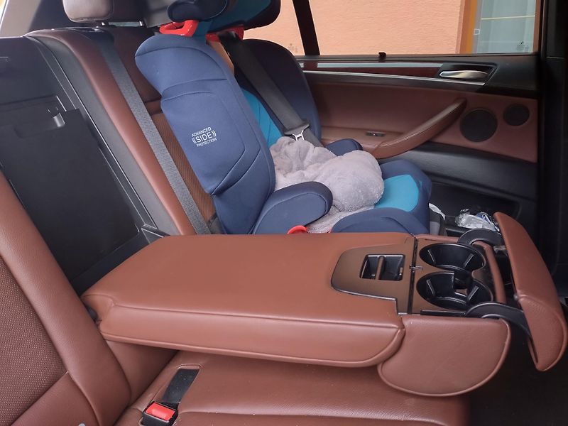 BMW X5 (2010) M-packet - fotka 11 z 28