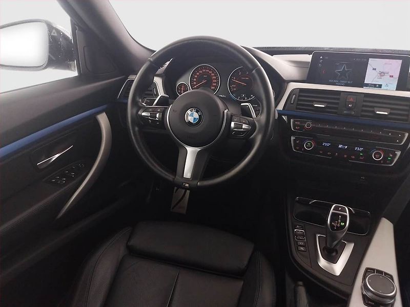 BMW Řada 3 (2018) M Sport 320d xDrive GT, 4X4 - fotka 7 z 24