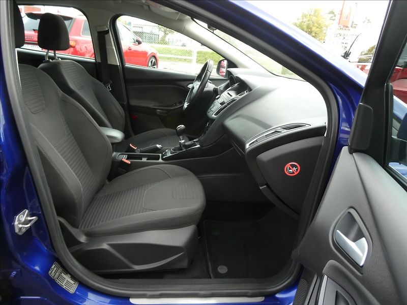 Ford Focus 1,5 110kW 1.MAJITEL, SERVISKA - fotka 24 z 48