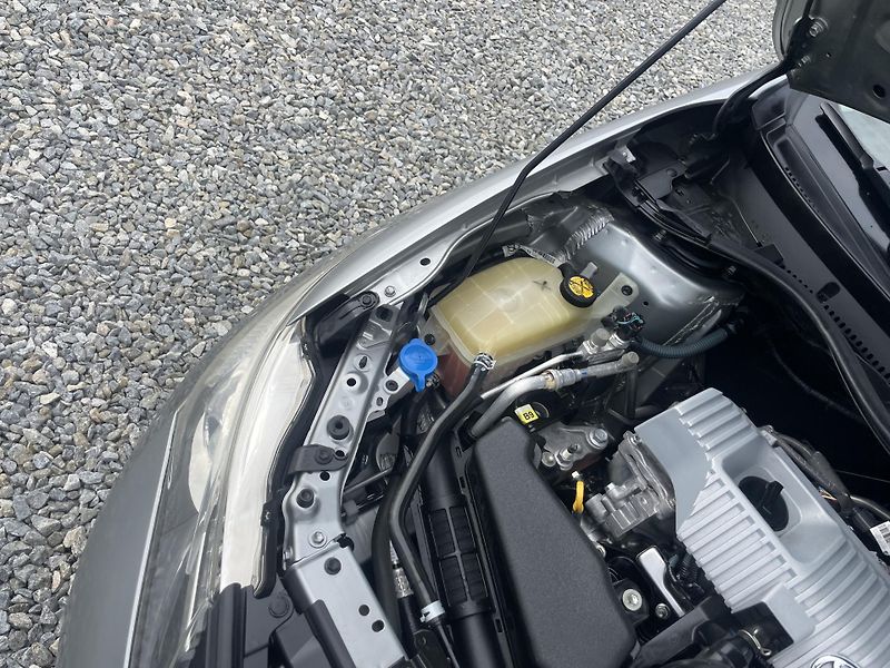 Toyota Auris 1.8i 16v HYBRID AUT SERVIS TOP - fotka 72 z 172
