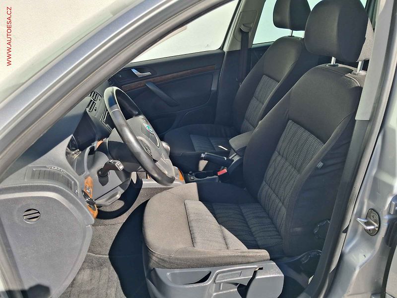 Škoda Octavia (2012) 1.6 TDi, 2.maj,ČR, Elegance - fotka 9 z 16