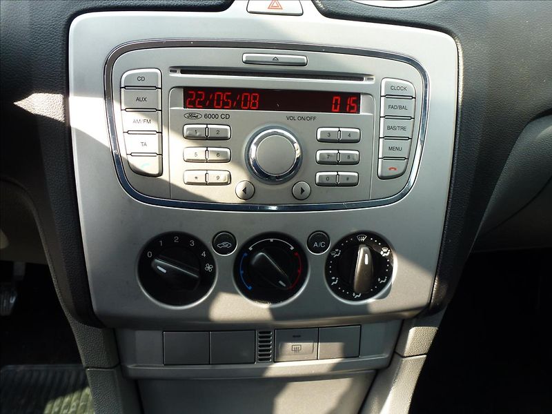 Ford Focus 1,6 16V  Elegance - fotka 33 z 48