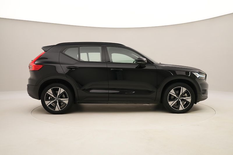 Volvo XC40 PURE ELECTRIC RECHARGE PLUS - fotka 13 z 51