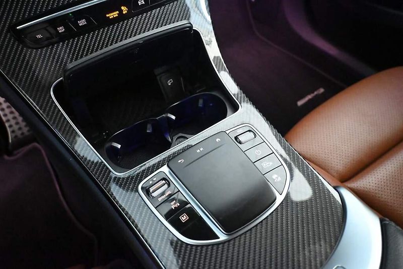 Mercedes-Benz GLC (2021) 2.0 4Matic 9G-TRONIC AMG Line - fotka 26 z 39