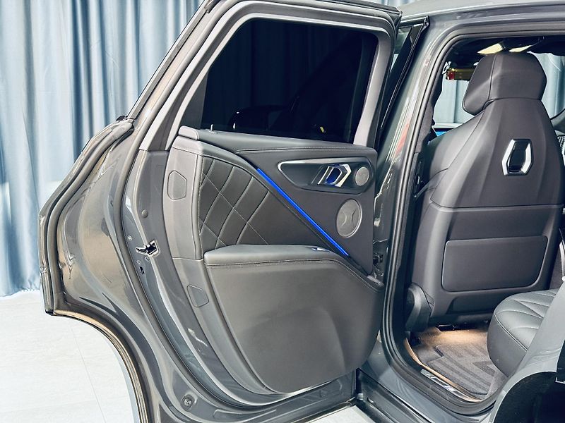 BMW XM (2024) 50e*3R.ZÁRUKA*SERVIS.ZDARMA.29 - fotka 37 z 45
