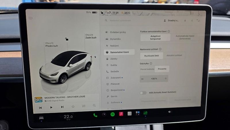 Tesla Model Y (2023) Long Range AWD DE SoH 92,4% - fotka 25 z 41