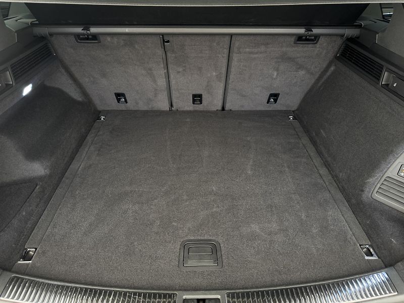 Volkswagen Touareg 3.0d*DPH*R-LINE*Final Edition* - fotka 12 z 50