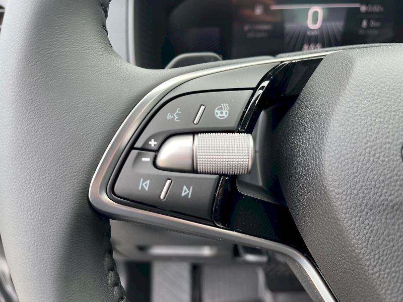 Škoda Karoq (2025) SELECTION 1.5 TSI DSG - fotka 20 z 31