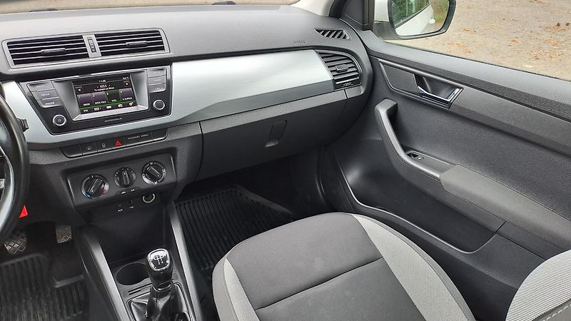 Škoda Fabia 1.0 TSI70 Ambiente+ - fotka 16 z 27