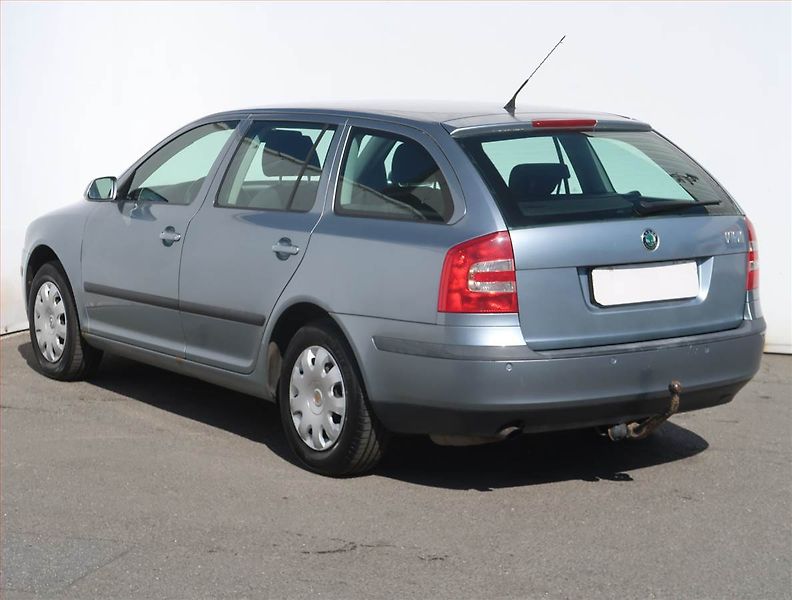 Škoda Octavia (2005) Ambiente 1.6, Serv.kniha - fotka 4 z 16