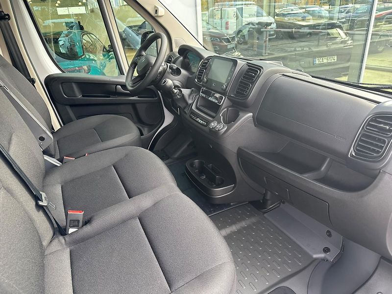 Peugeot Boxer Furgon 3500 L3H2 BlueHDi MAN6 - fotka 8 z 17