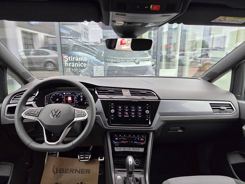 Volkswagen Touran (2026) 1.5 TSI R-line DSG 7míst - fotka 14 z 46