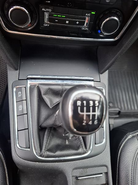 Škoda Superb (2013) 2.0 TDI, 10kW,xenon,facelift - fotka 14 z 15